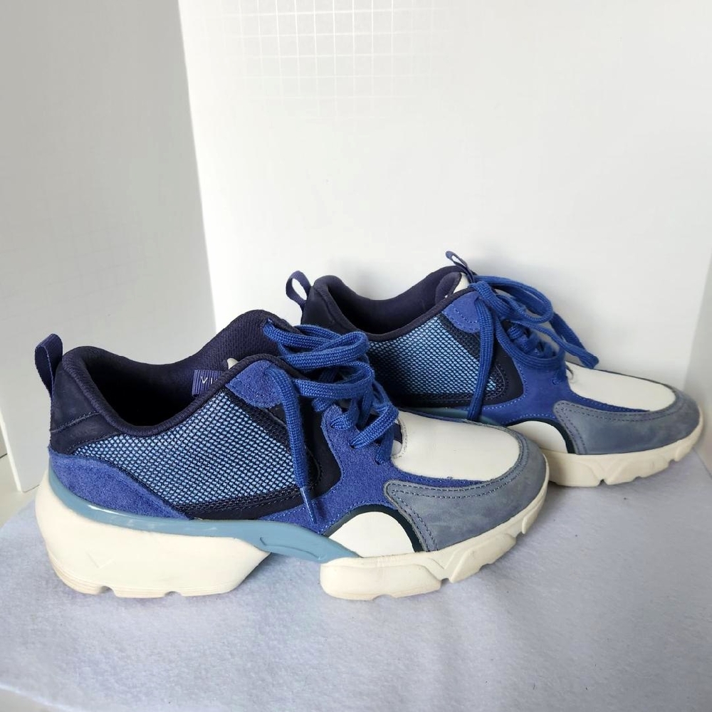 Vionic Aris Blue and White Footwear